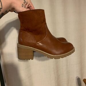 Universal Thread Tan Brown Block Heel Ankle Boots